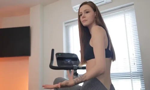 Arina Fox seduces a "tra…
