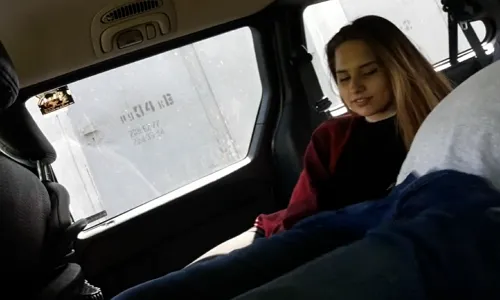 College girl blows taxi …